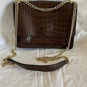 Elegant Brown Crocodile-Embossed Chain Shoulder Bag